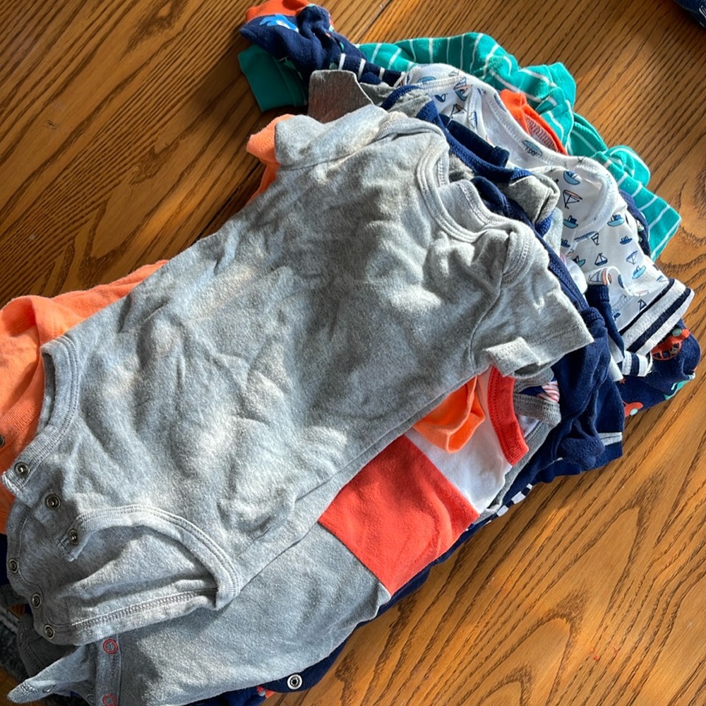 Big lot of 3-6 month clothes 19 items